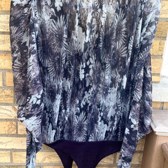 Ramy Brook Margot Metallic Floral Long Sleeve Bodysuit Size Medium - Picture 9 of 10